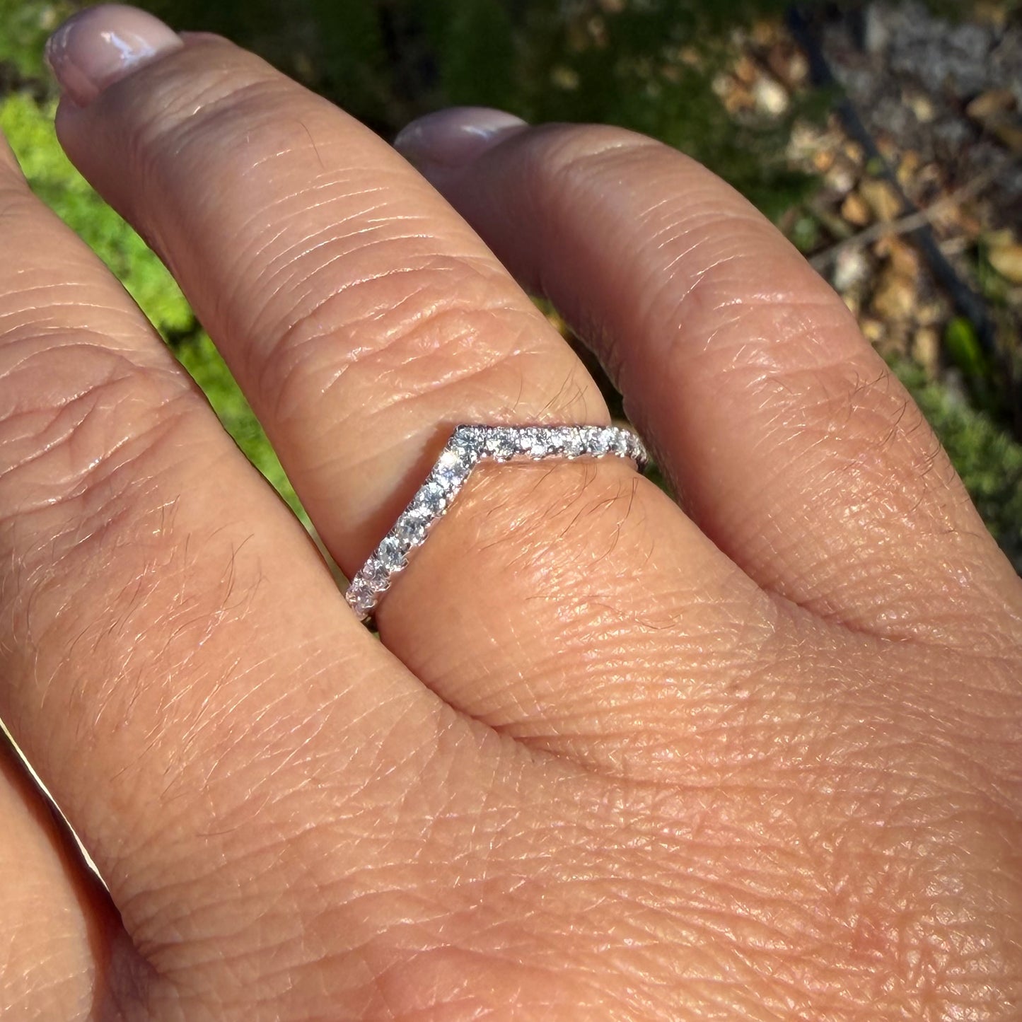 V Ring in 18K Gold w/ Diamonds