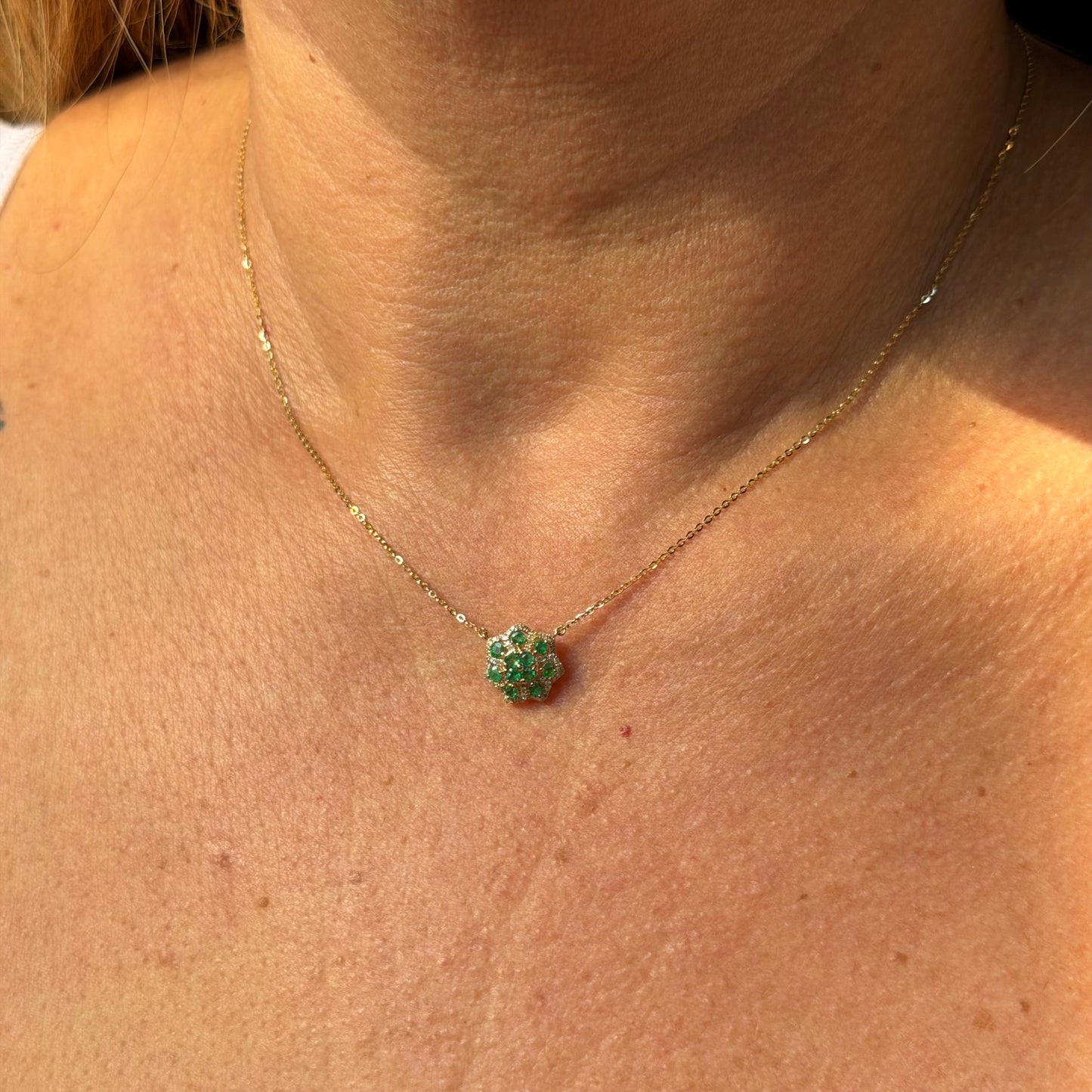 Clover Necklace in 18K Gold w/ Emerald