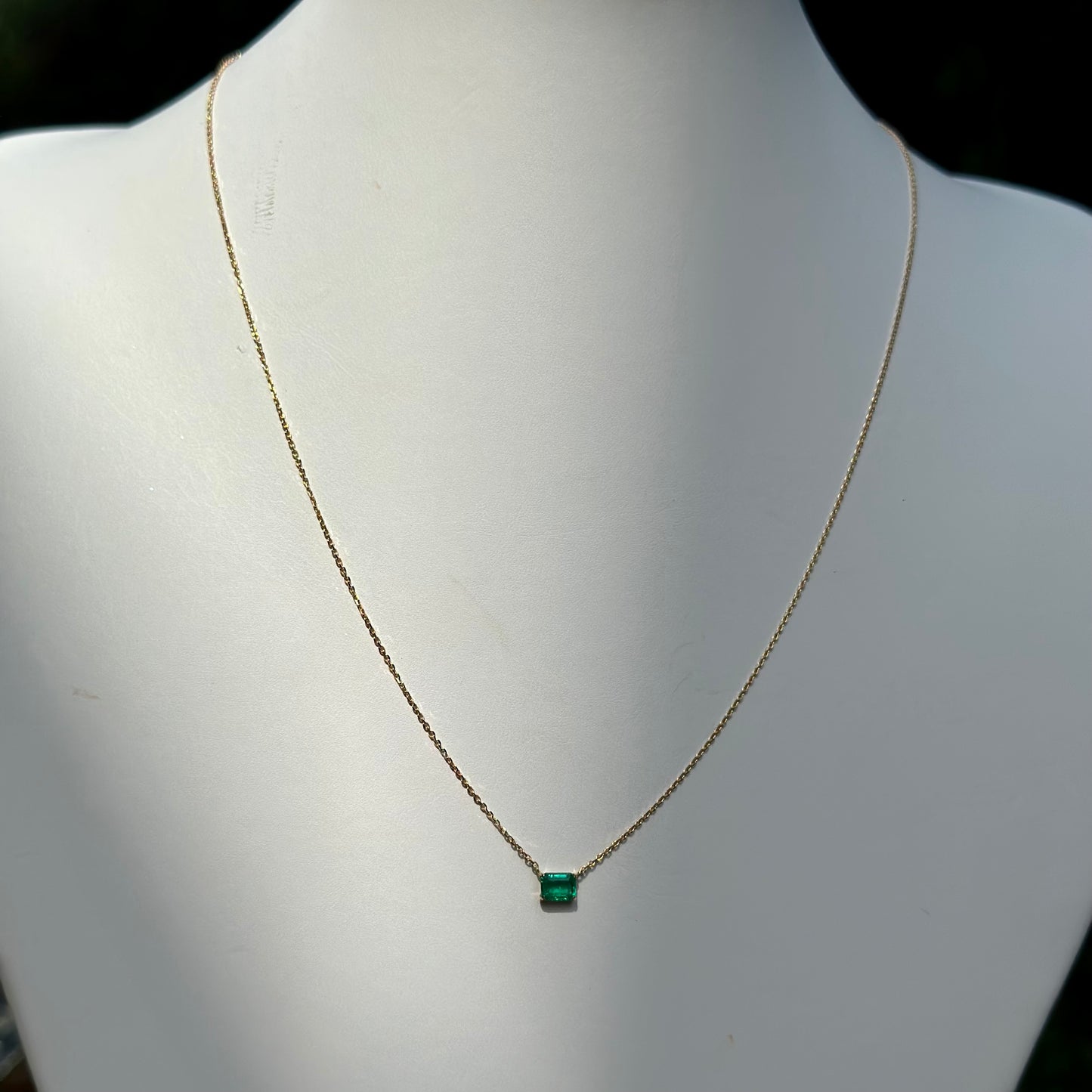 Capri Necklace in 18K Gold w/ Emerald