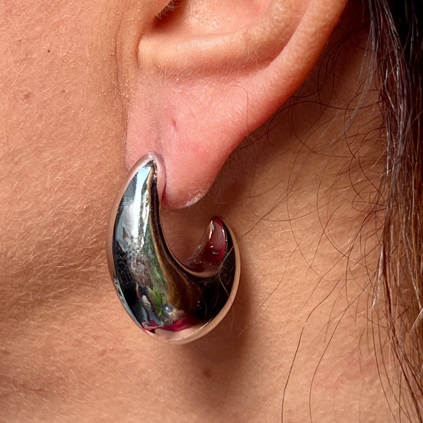 Sarria Hook Earrings in 18K White Gold Plated