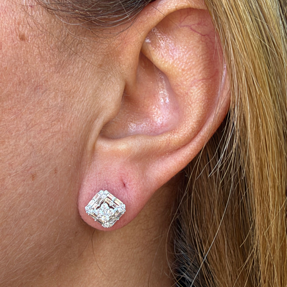 Square Diamonds Earrings in 18K White Gold
