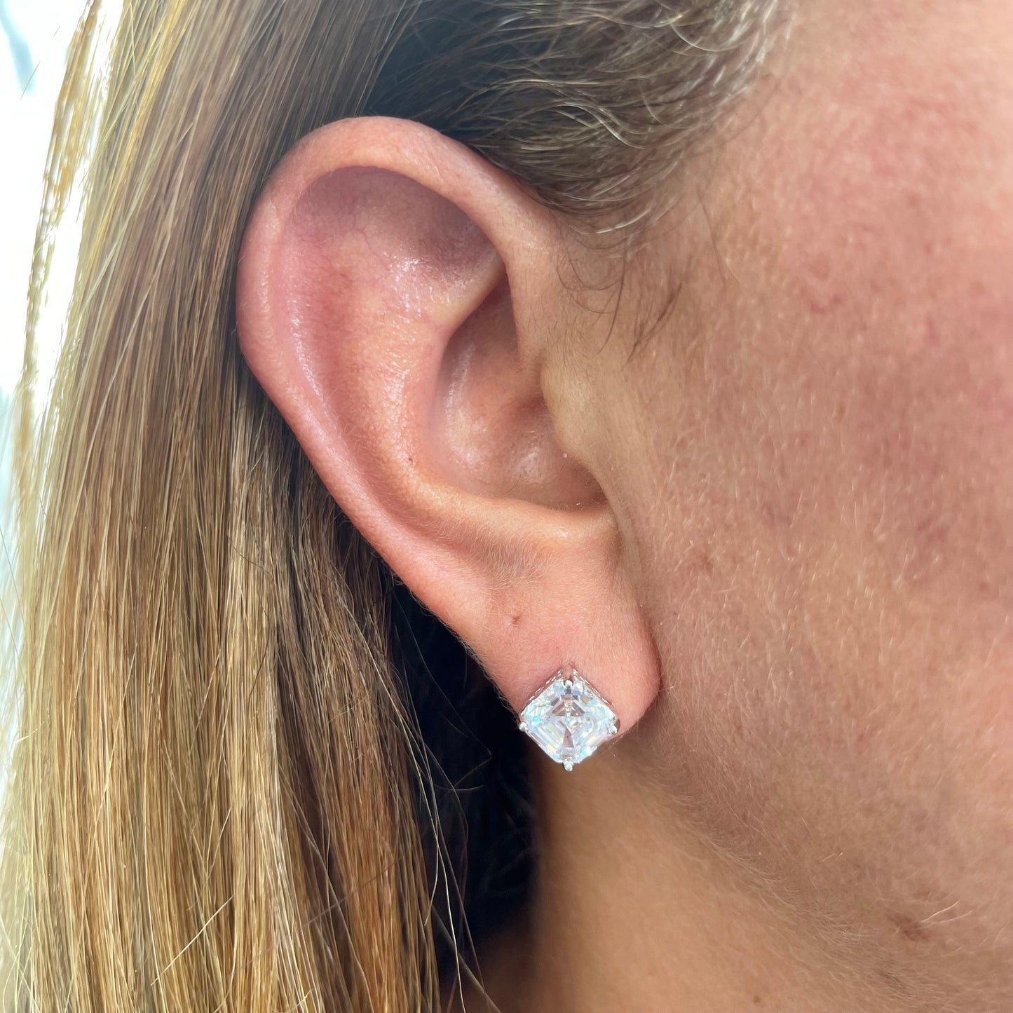 Light Spot Earrings in 18K White Gold Plated