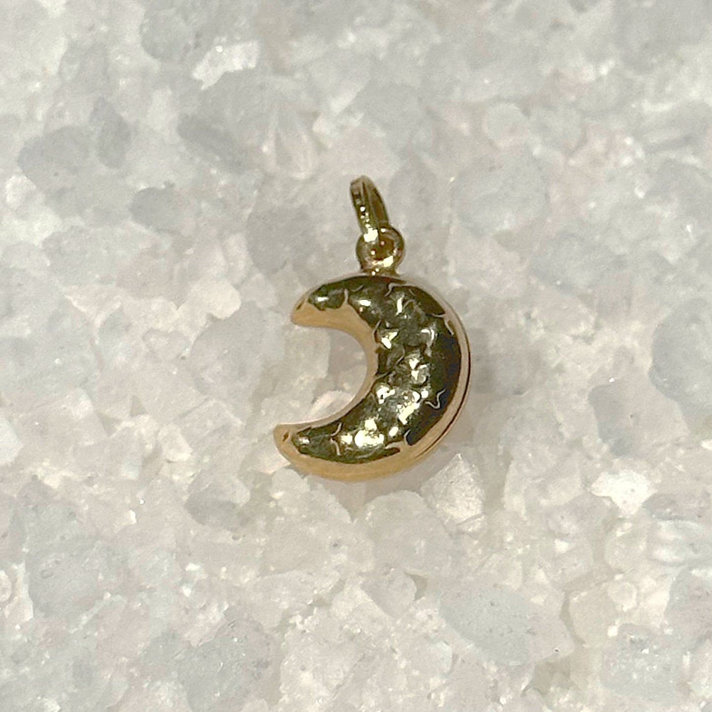Half Moon Pendant in 18k Gold
