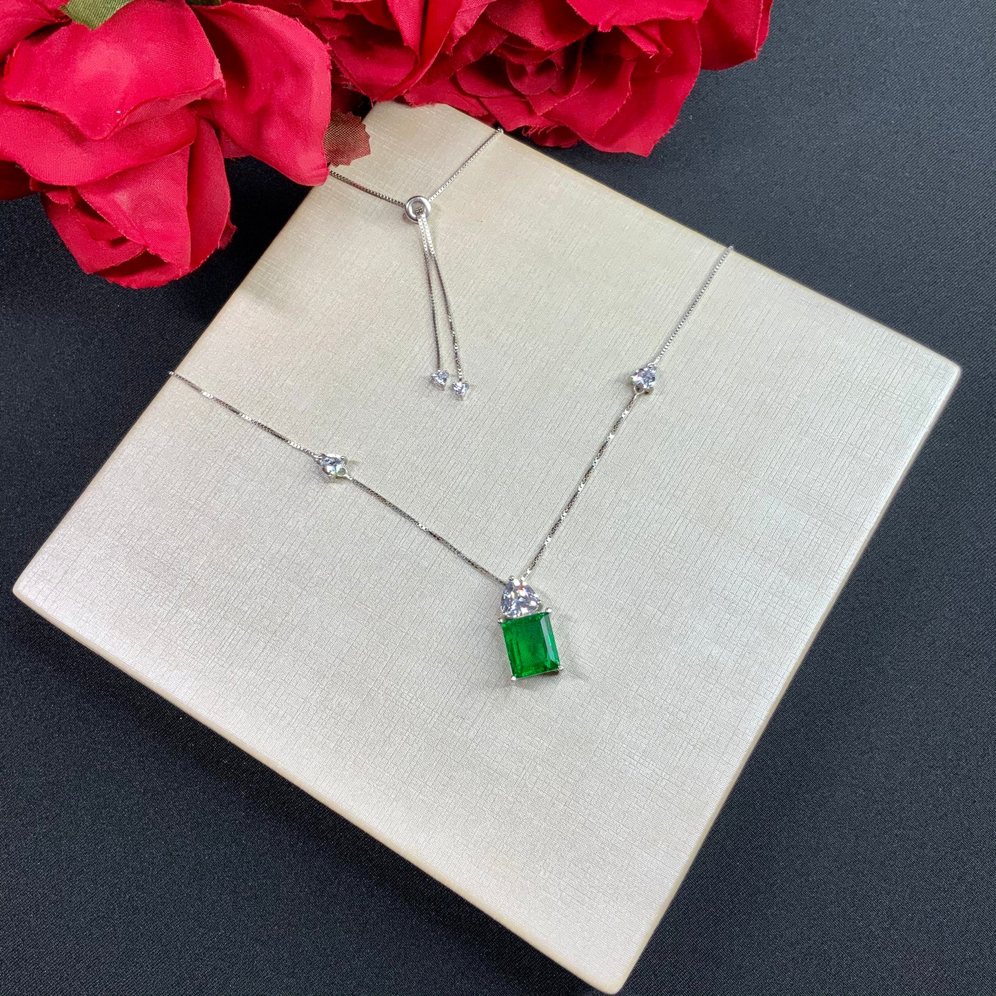 Adjustable Emerald Necklace in Sterling Silver 925