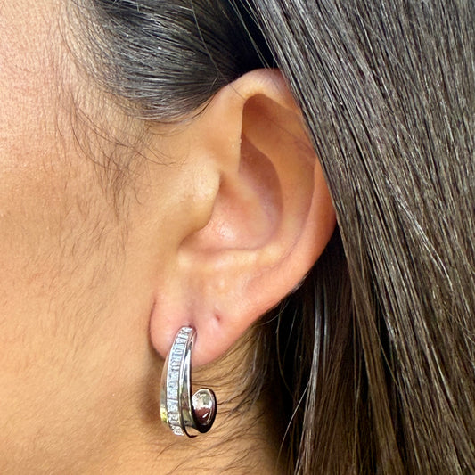 Hook Earrings in 18K Gold Plated w/ Zirconias