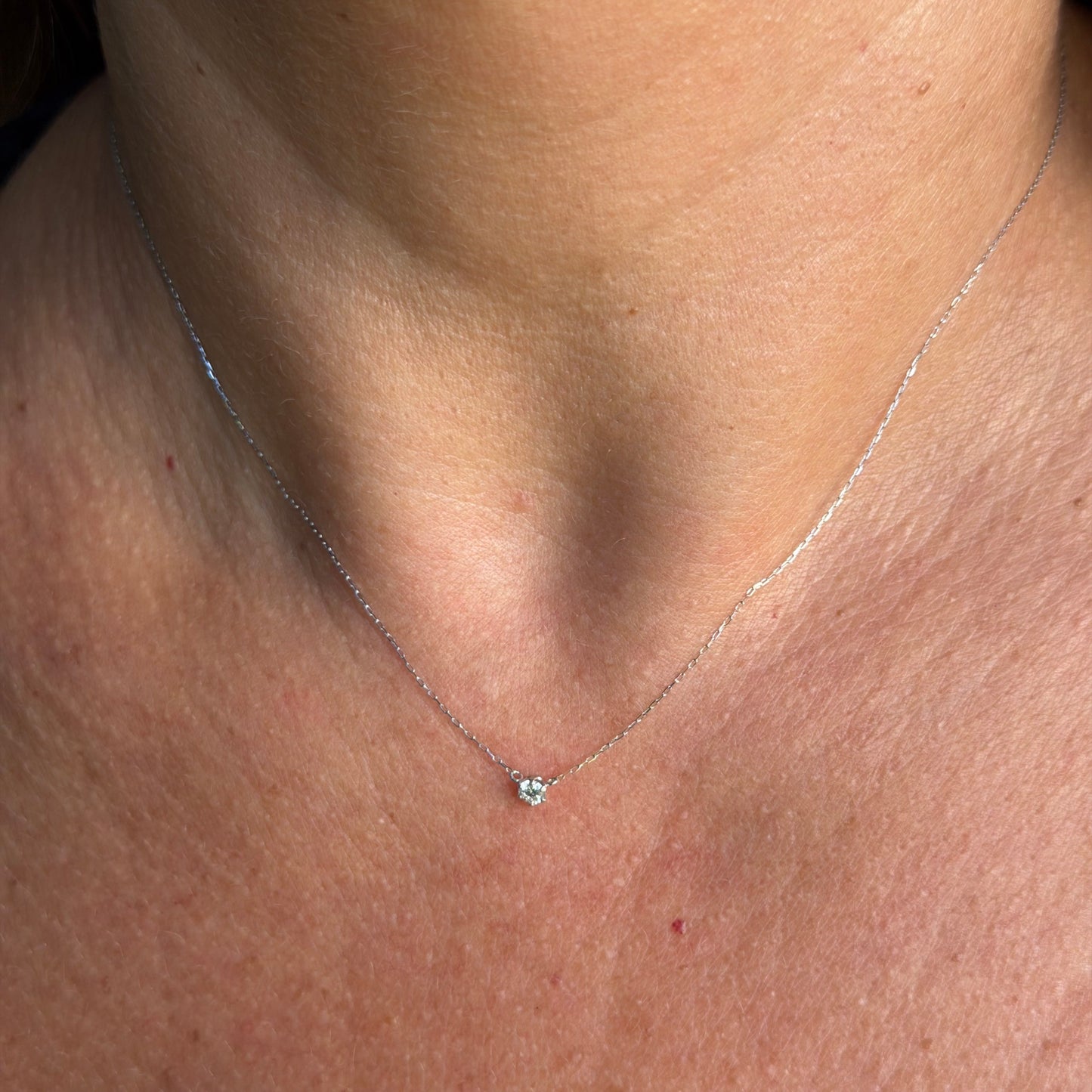 Light Spot Necklace in 18K White Gold