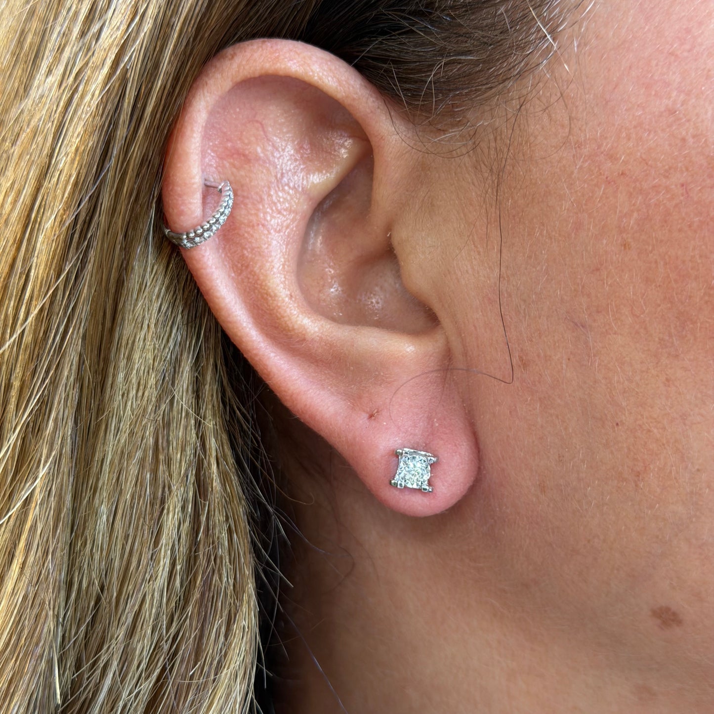 Jeddah Earrings in 18K White Gold