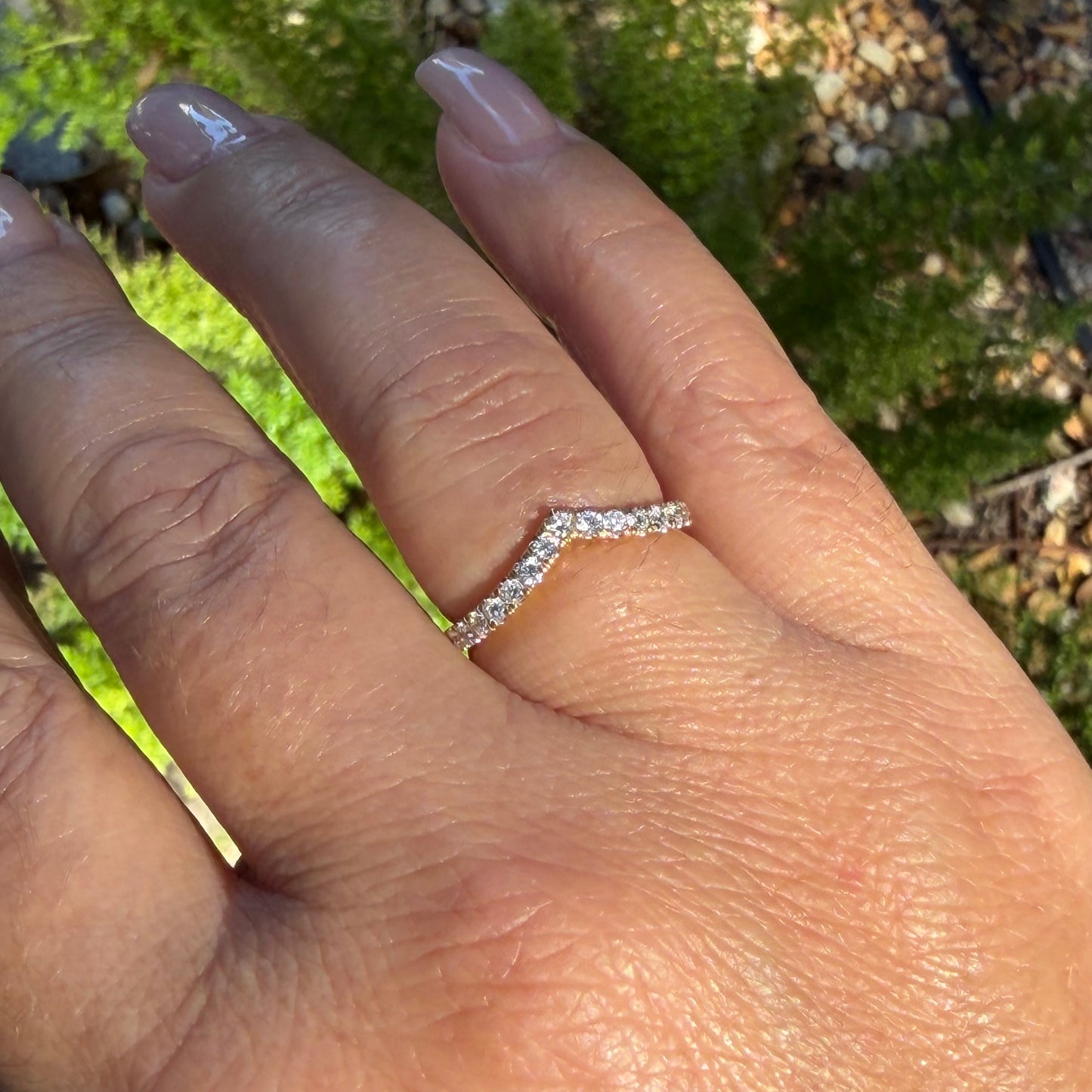 V Ring in 18K Gold w/ Diamonds