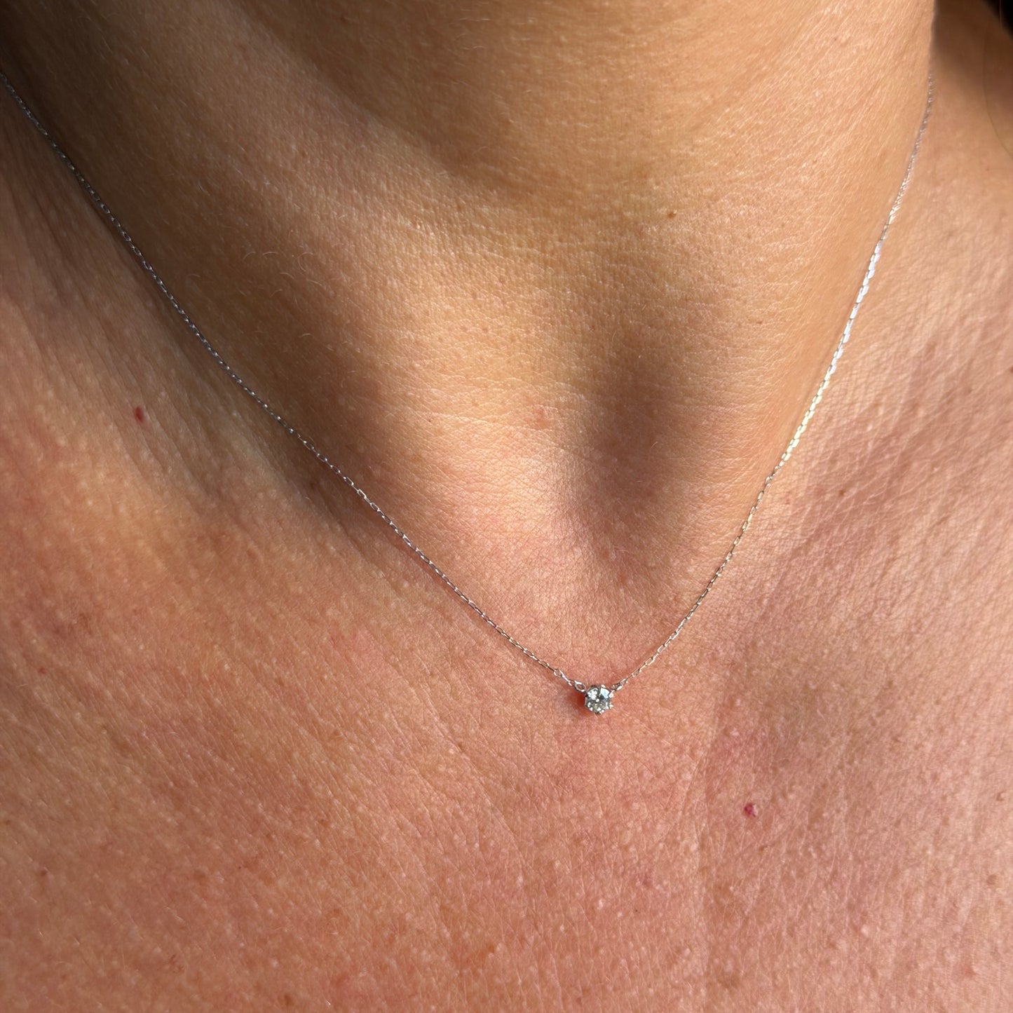 Light Spot Necklace in 18K White Gold