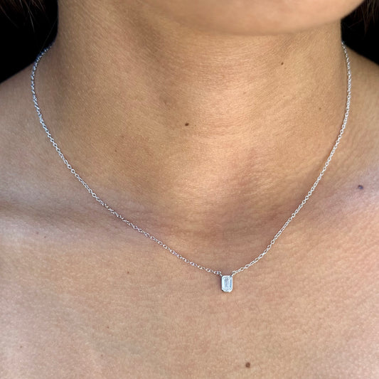 Solitaire Necklace in Sterling Silver 925