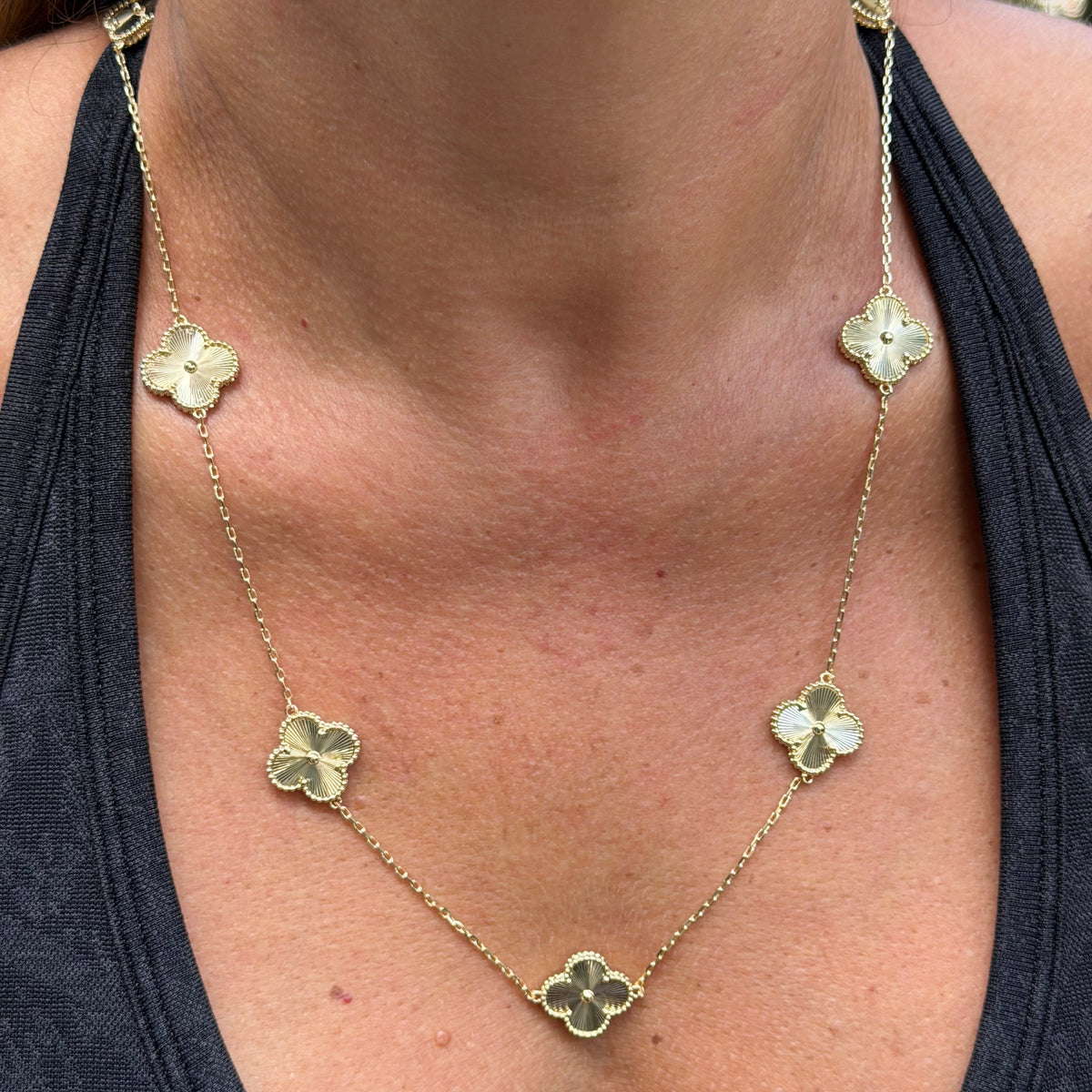 Flower Necklace in 18K Gold Plated