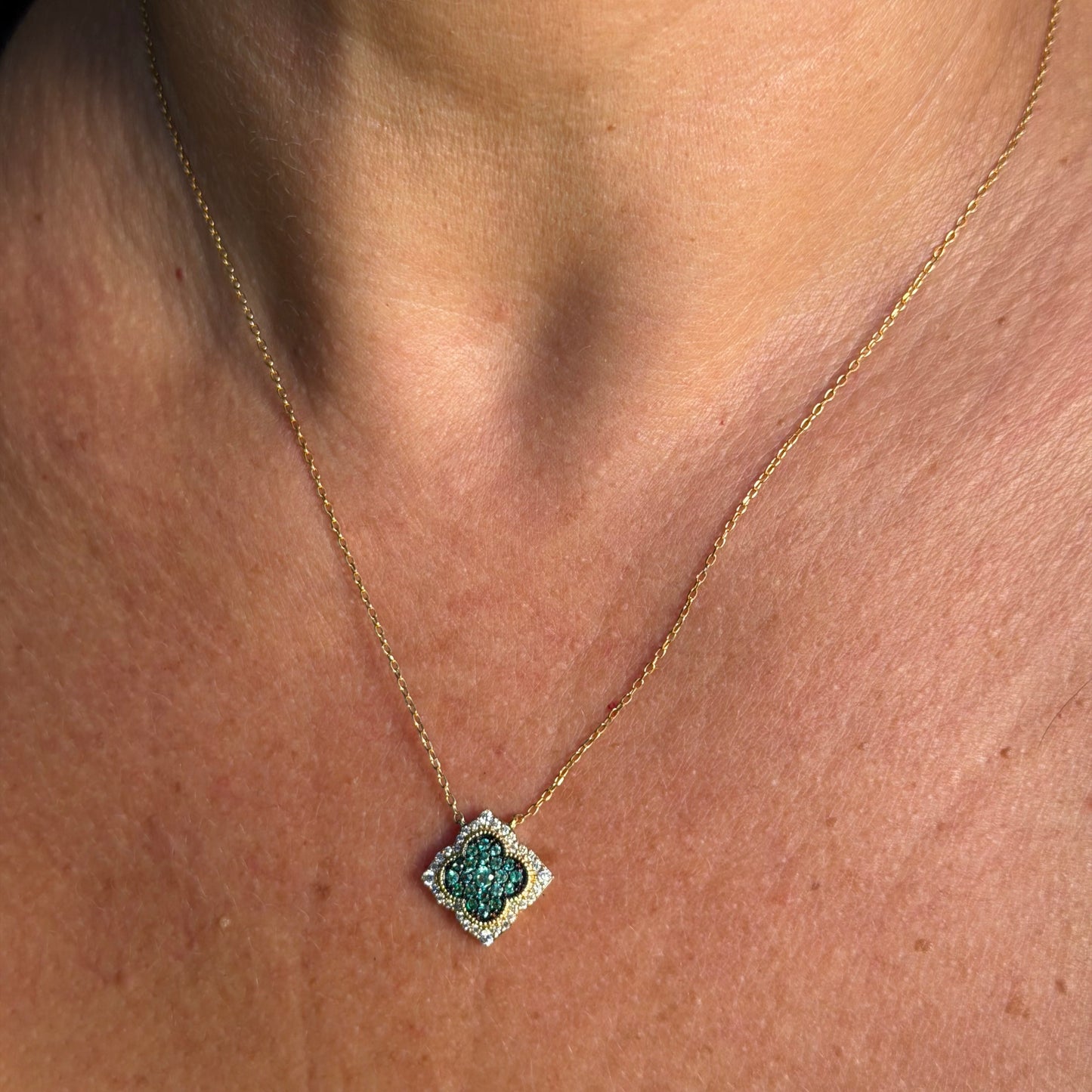 Adjustable Clover Necklace in 18K Yellow Gold