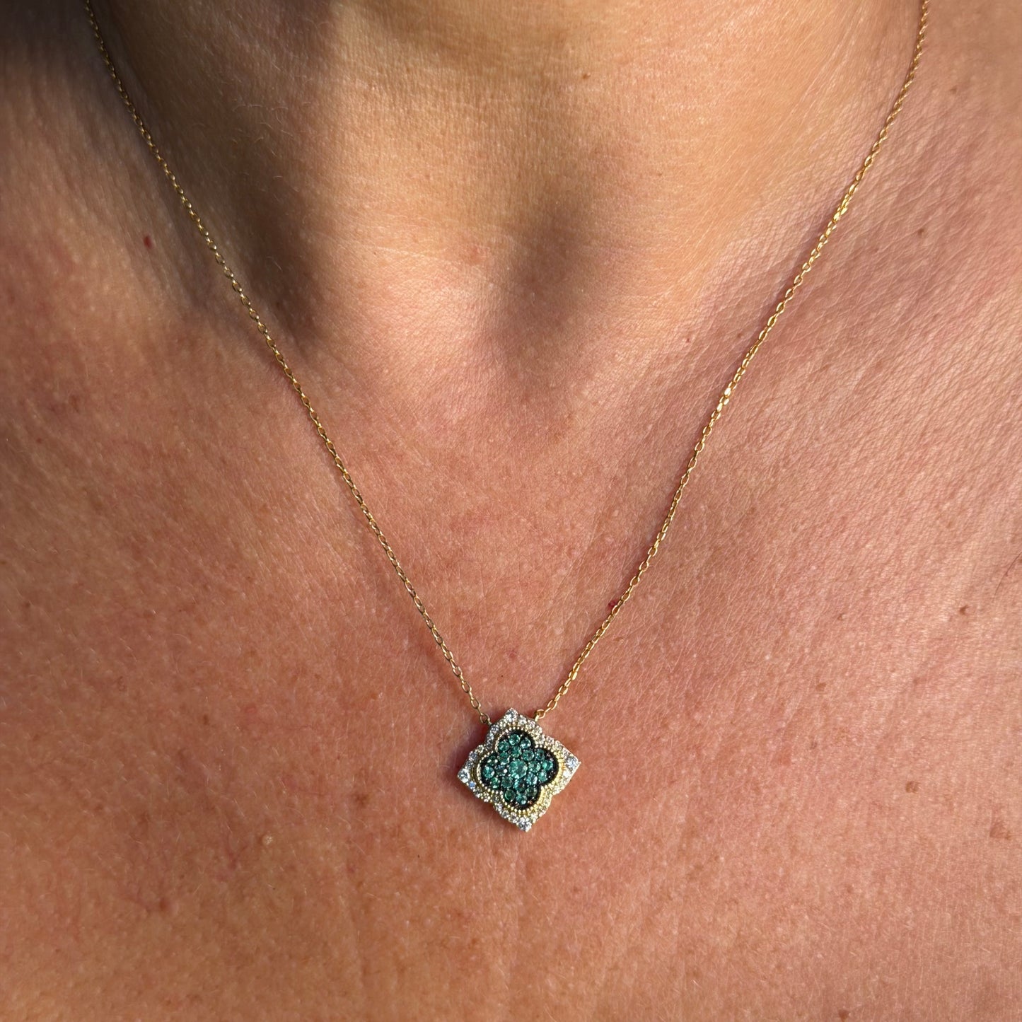 Adjustable Clover Necklace in 18K Yellow Gold