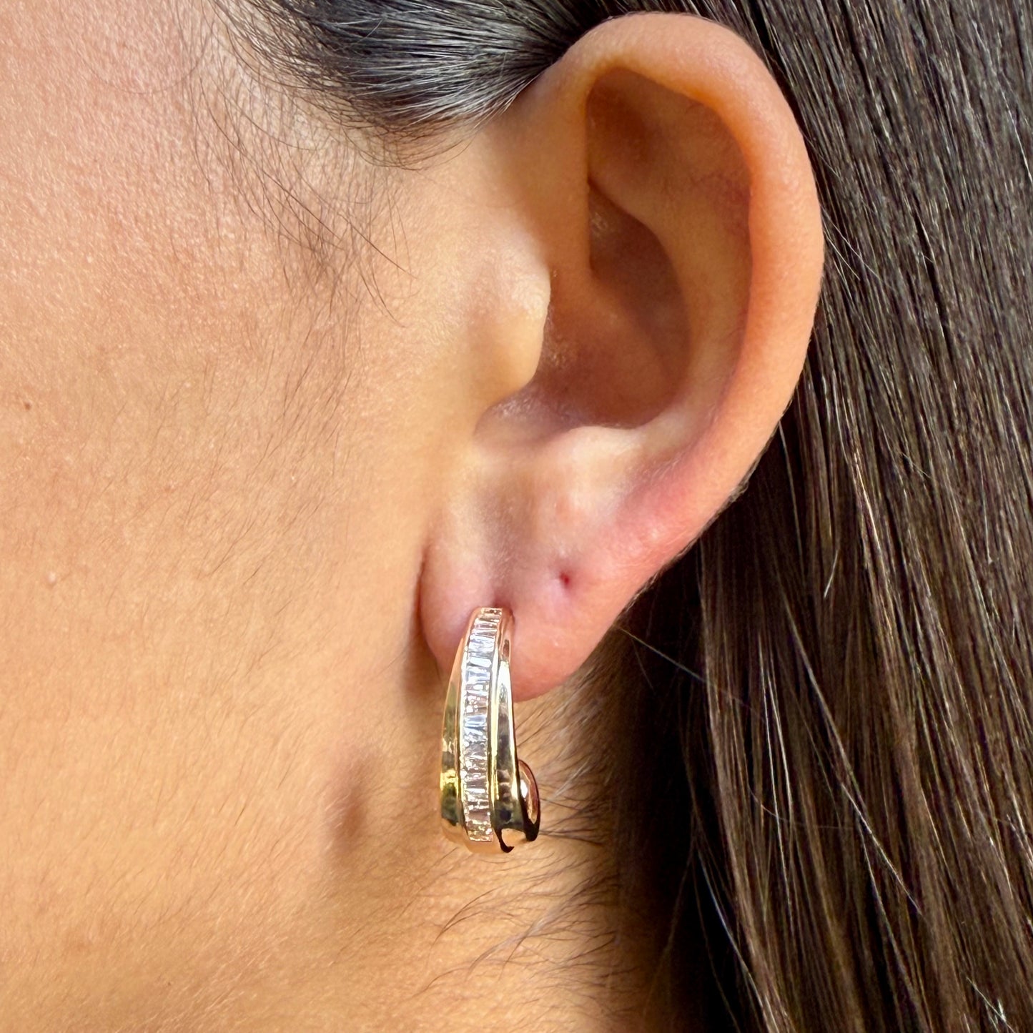 Hook Earrings in 18K Gold Plated w/ Zirconias