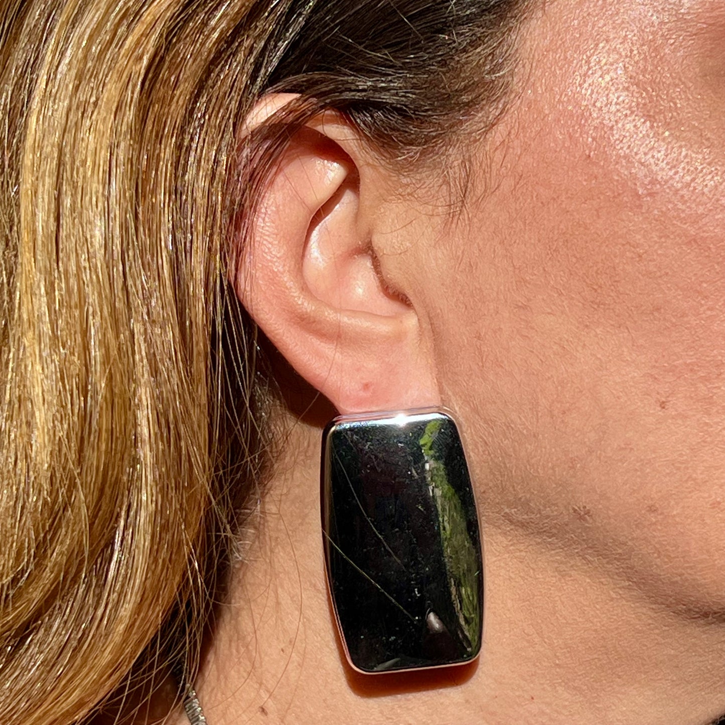 Flat Earrings in 18K White Gold Plated