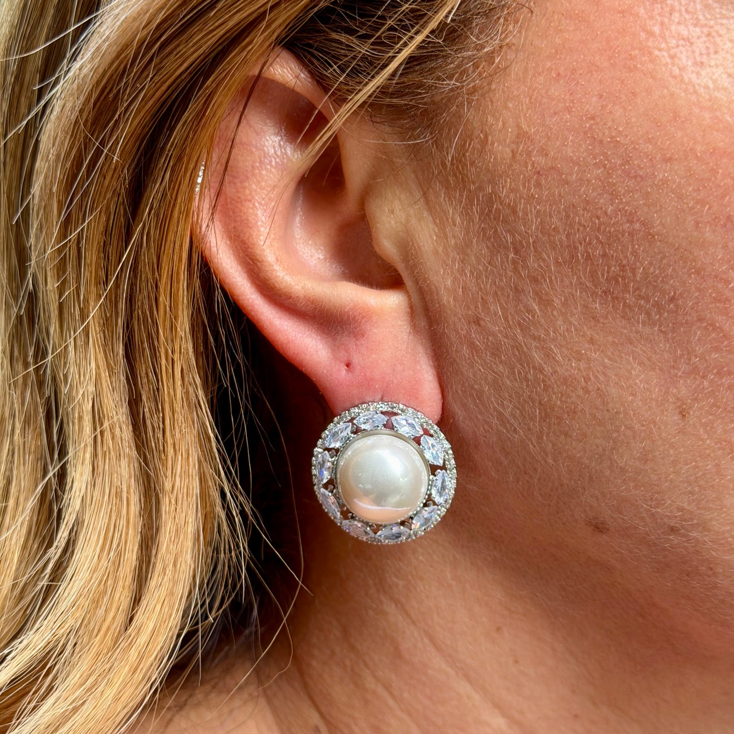 Pearl Earrings in 18K White Gold Plated