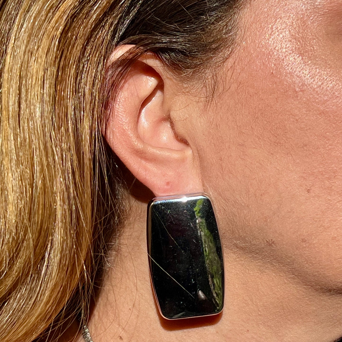 Flat Earrings in 18K White Gold Plated