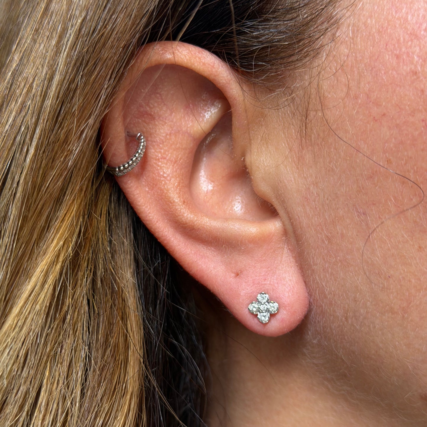 Flower Earrings in 18K White Gold