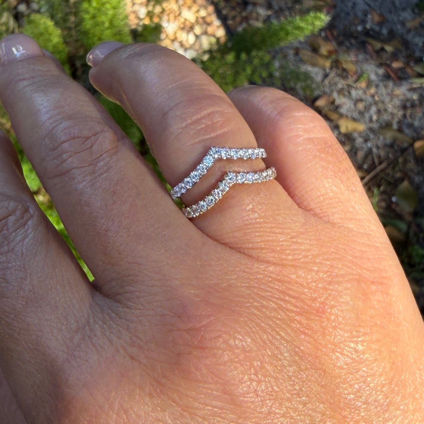 V Ring in 18K Gold w/ Diamonds