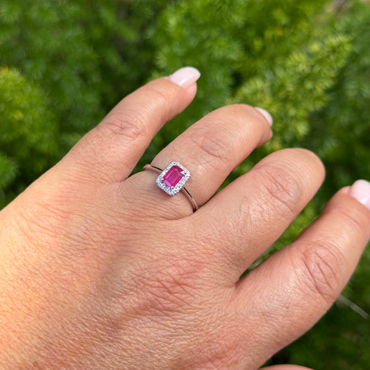Fayfa Ring in 18K White Gold