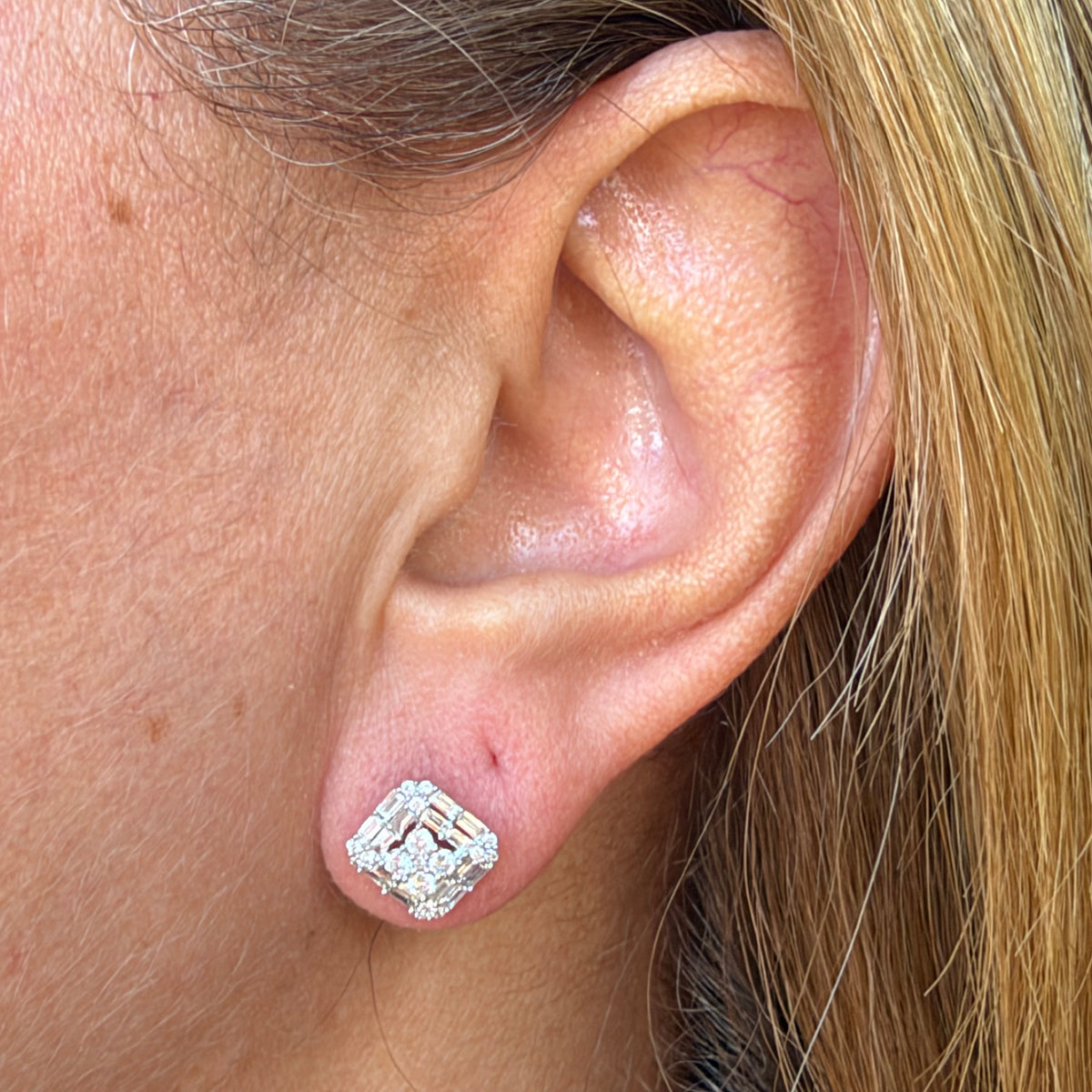 Square Diamonds Earrings in 18K White Gold