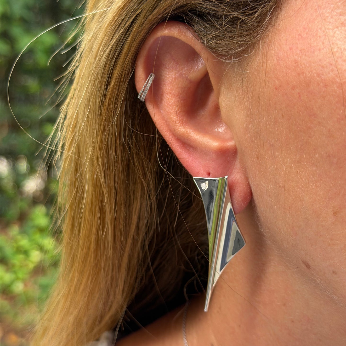 Arrow Earrings in 18K White Gold Plated