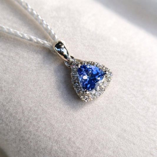 Triangle Pendant in 18K Gold