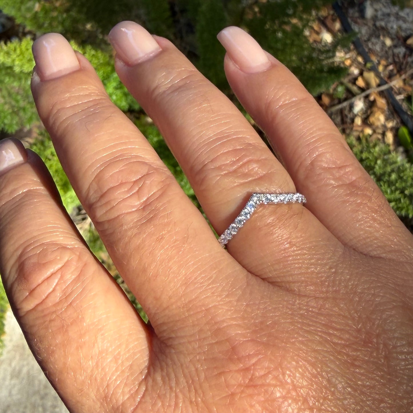 V Ring in 18K Gold w/ Diamonds