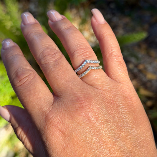 V Ring in 18K Gold w/ Diamonds