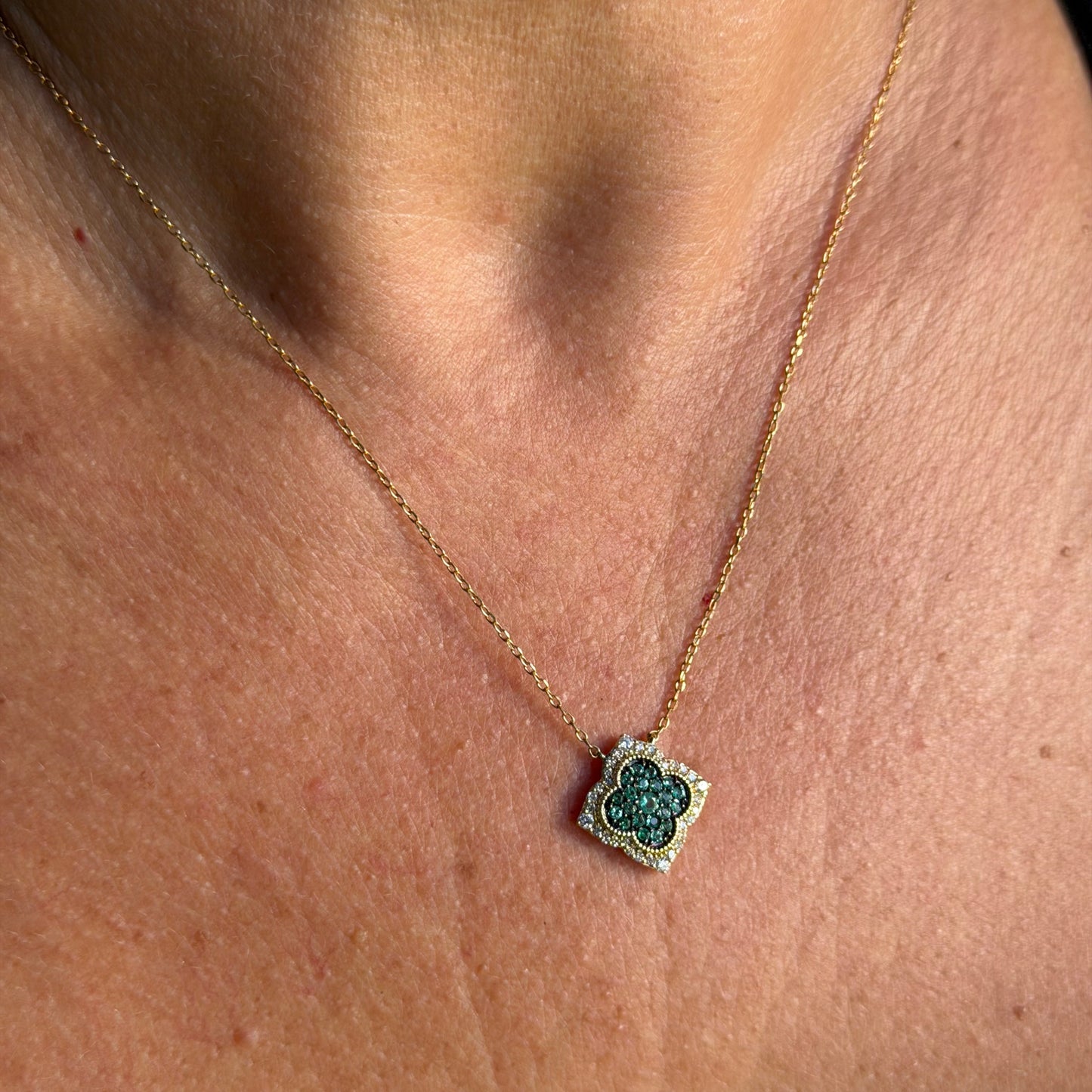 Adjustable Clover Necklace in 18K Yellow Gold