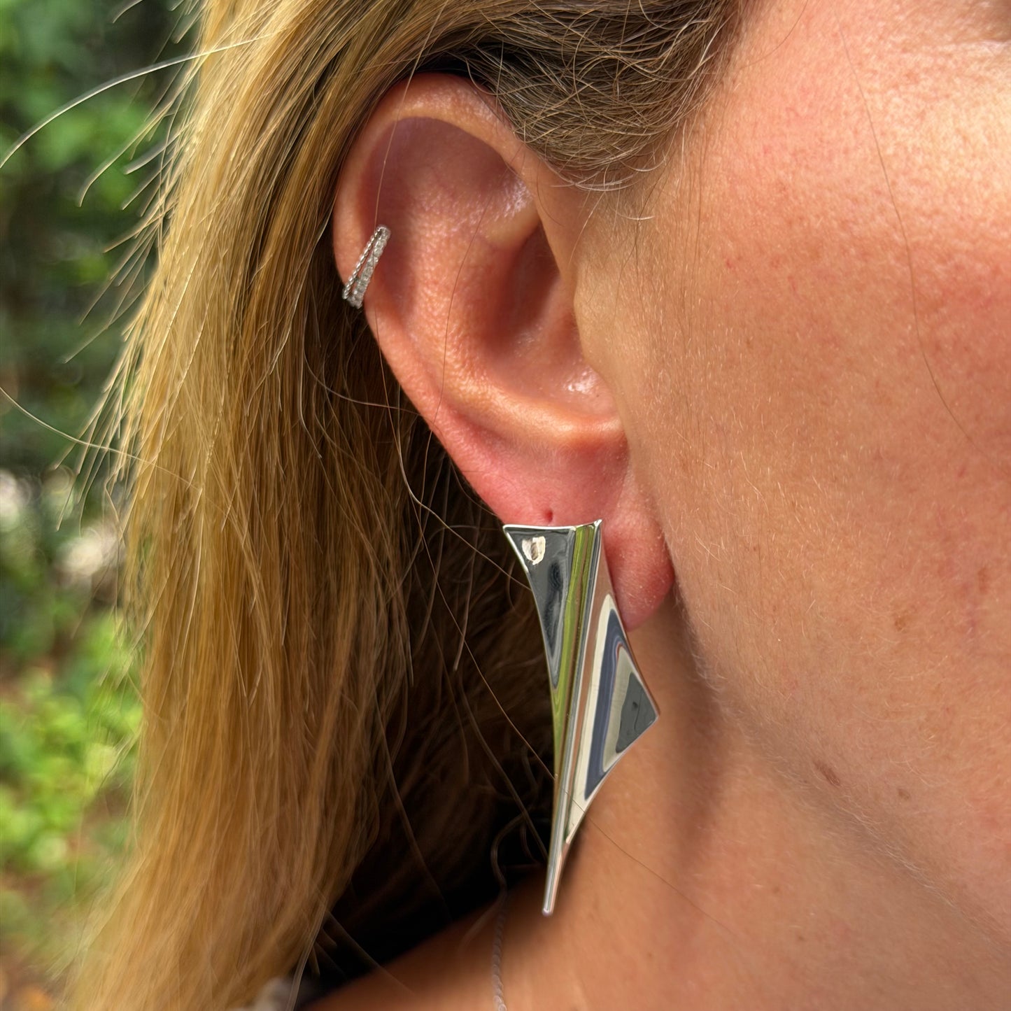 Arrow Earrings in 18K White Gold Plated