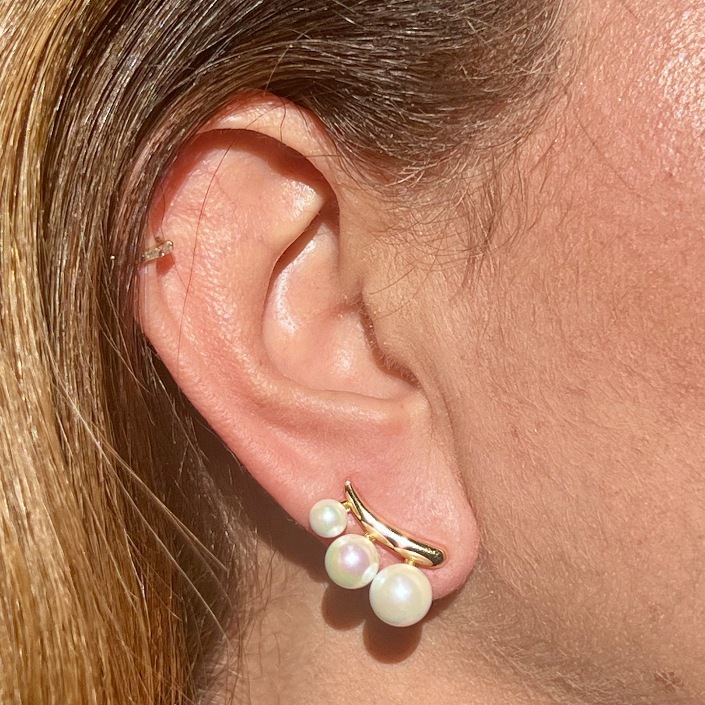 Three Pearls Earrings in 18K Gold Plated
