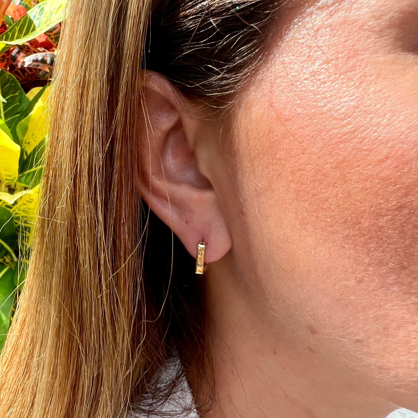 Square Earrings in 18K Gold w/ diamonds