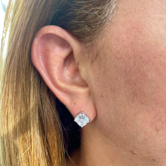 Light Spot Earrings in 18K White Gold Plated